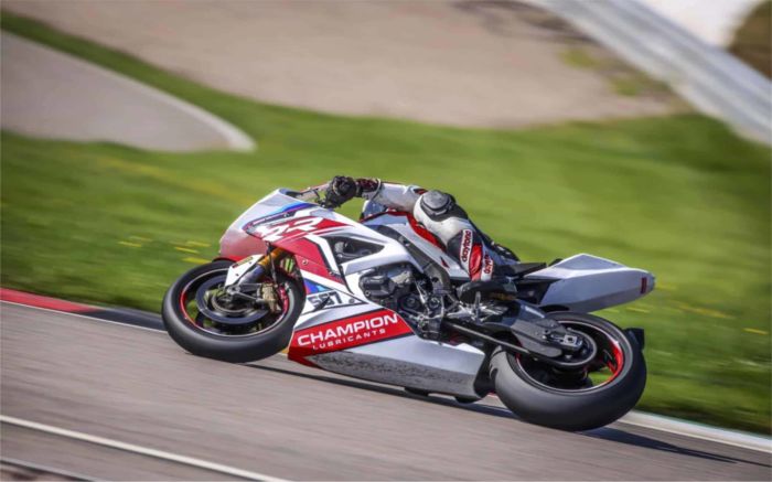 Motorrad-Renntraining by Bridgestone Riding School
